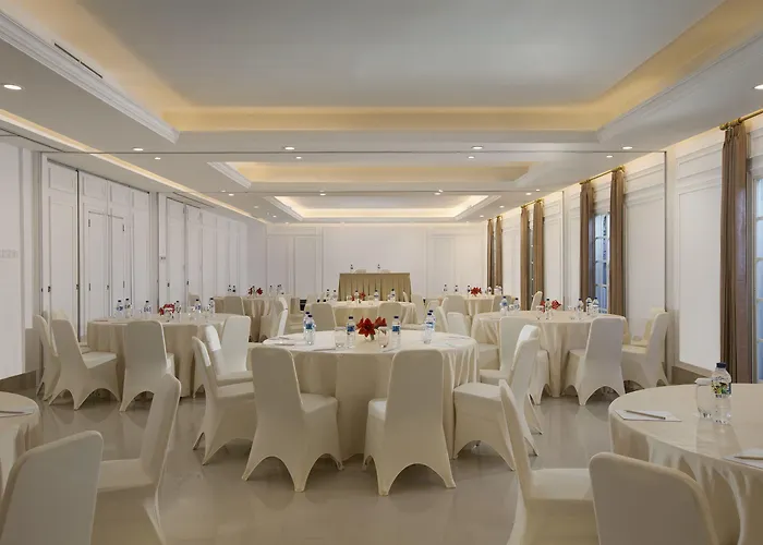 Santika Hotel 3*