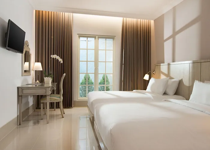 Hotel Santika 3*