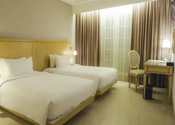 Hotel Santika 3*