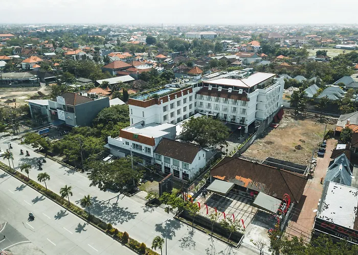 Hotel Santika 3*