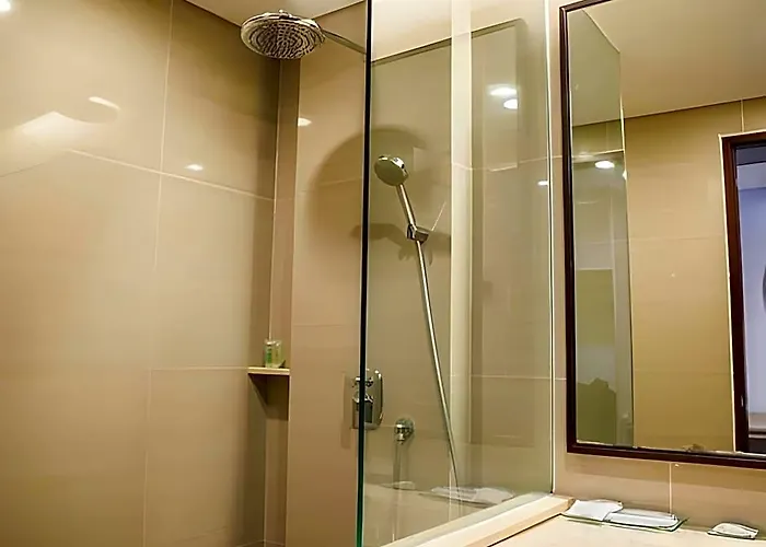 Hotel Santika 3*
